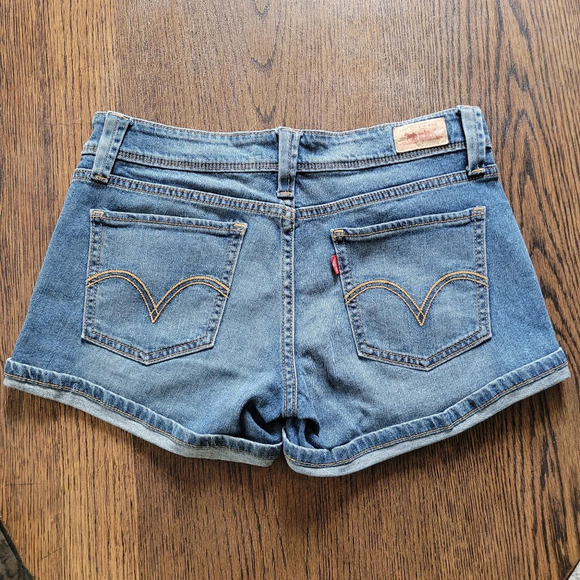Levi's Distressed Medium Wash Double Button Jean Denim Shorts Size Junior's 5 - Picture 4 of 9